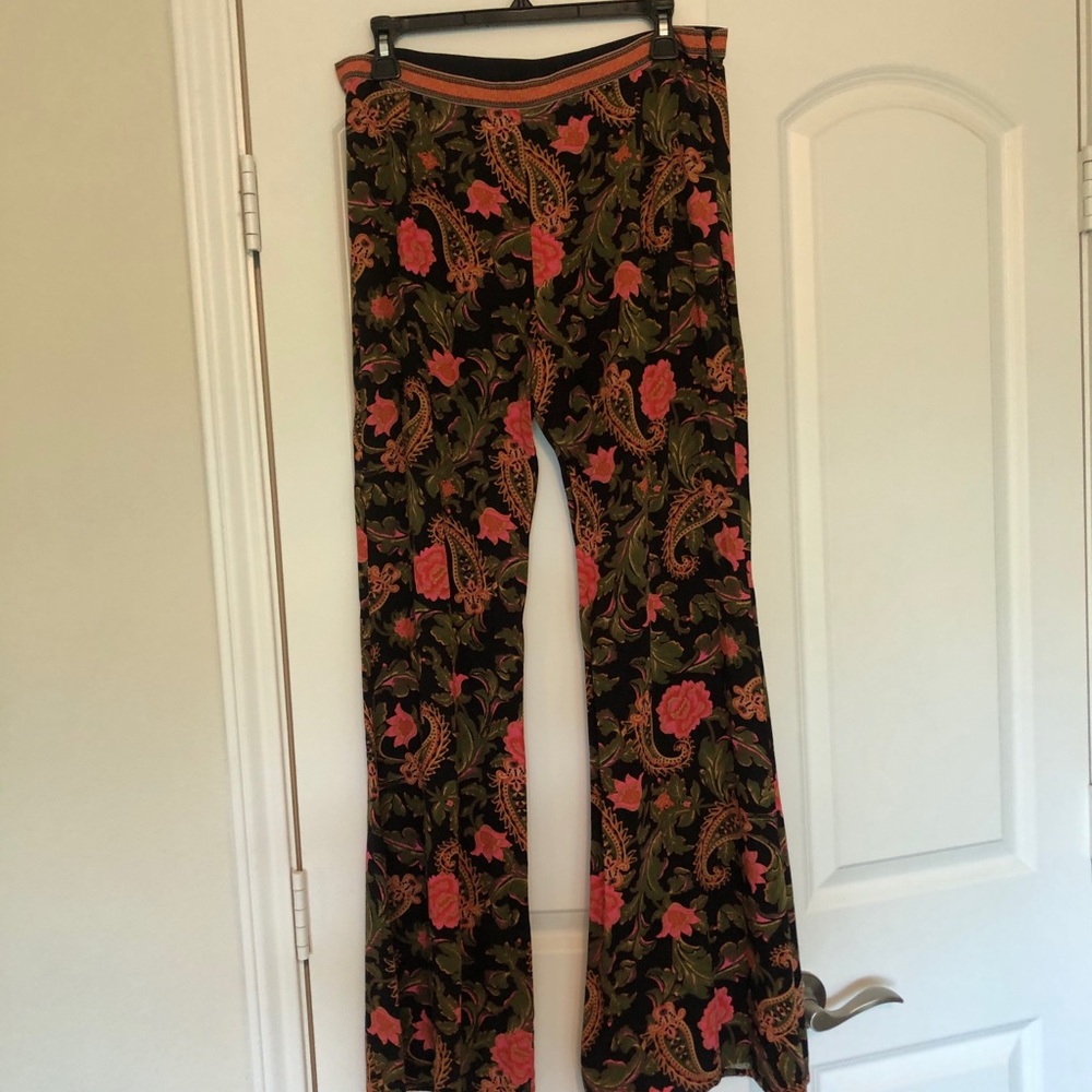 BNWT spell and Gypsy  etienne pants size medium
